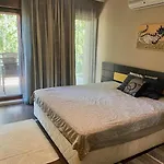 First Line Lozenez Anron Apartment