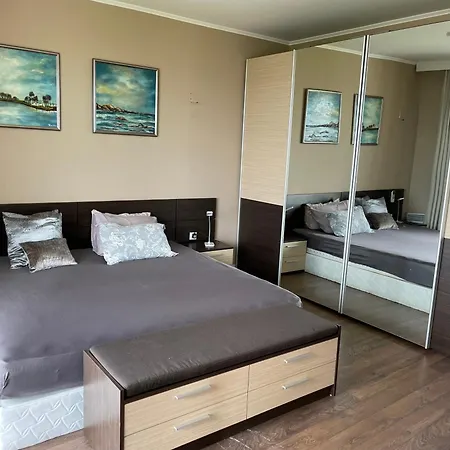 First Line Lozenez Anron Апартамент Лозенец