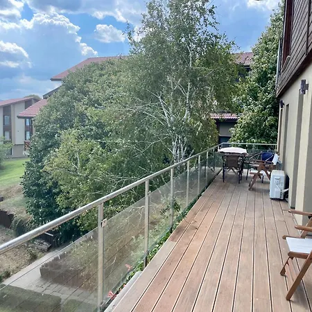 アパート First Line Lozenez Anron *