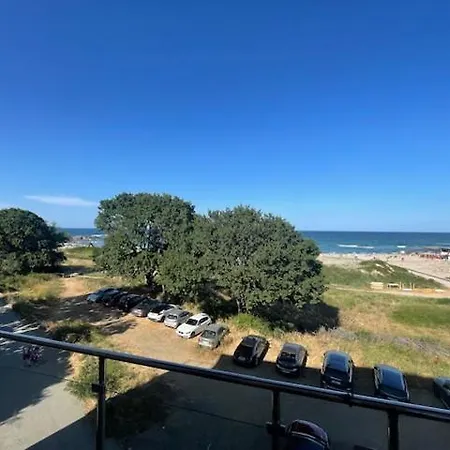 アパート First Line Lozenez Anron