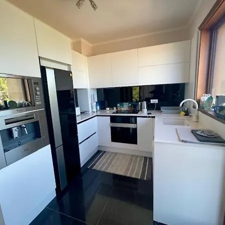 アパート First Line Lozenez Anron