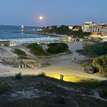 First Line Lozenez Anron アパート ロゼネッツ